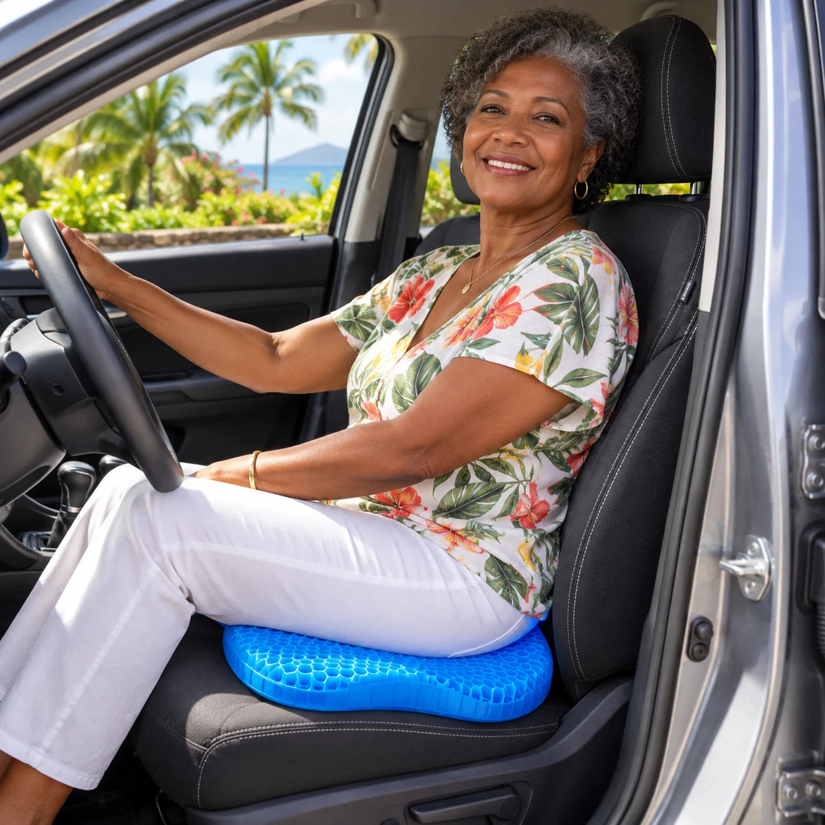 Femme martiniquaise utilisant MediGel en voiture